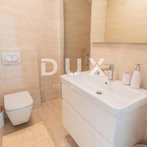 OPATUJA, POBRI-dvojna villa 250m2 s panoramskim pogledom na more i 2 bazena na krovu + okoliš 400m2
