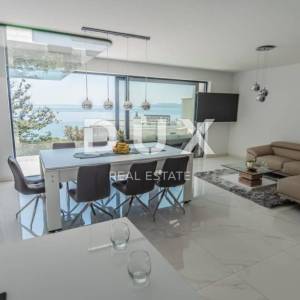 OPATUJA, POBRI-dvojna villa 250m2 s panoramskim pogledom na more i 2 bazena na krovu + okoliš 400m2