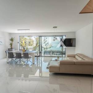 OPATUJA, POBRI-dvojna villa 250m2 s panoramskim pogledom na more i 2 bazena na krovu + okoliš 400m2