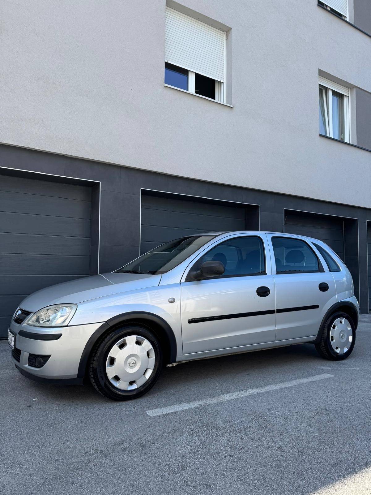 OPEL CORSA //103tkm//prvi vlasnik//HR auto//klima//odličan//