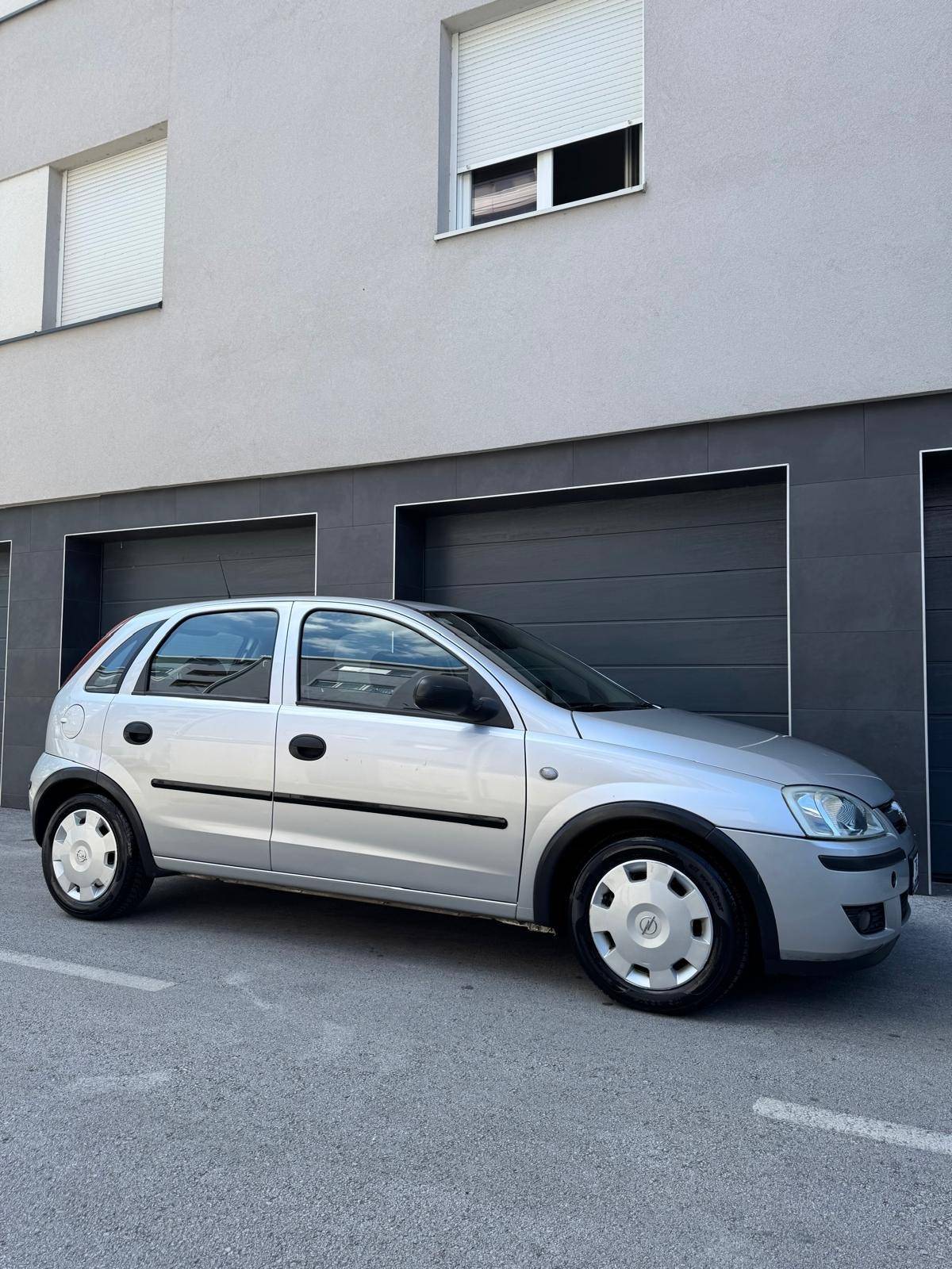OPEL CORSA //103tkm//prvi vlasnik//HR auto//klima//odličan//