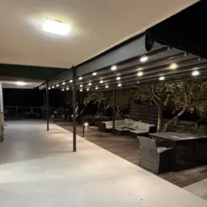 OREBIĆ, NOVOUREĐENA 2 APARTMANA 58 m2 i 88 m2 SA TERASOM I MASLINIKOM