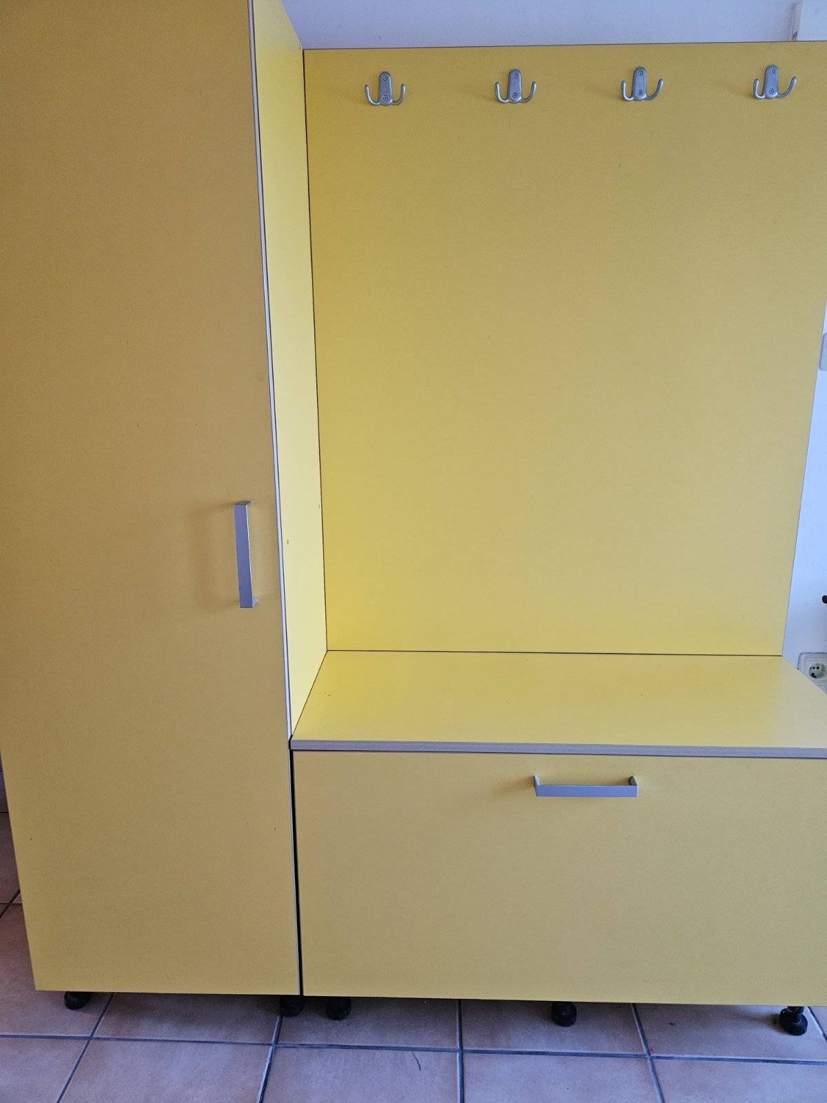 Ormar za cipele s vješalicom