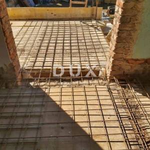 OTOČAC, BRINJE - Kuća u roh-bau fazi s 42.800 m2 okućnice