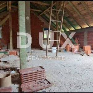OTOČAC, BRINJE - Kuća u roh-bau fazi s 42.800 m2 okućnice