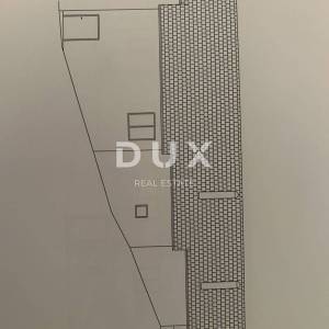 OTOČAC - Kuća s prostranom okućnicom i 2 gradilišta
