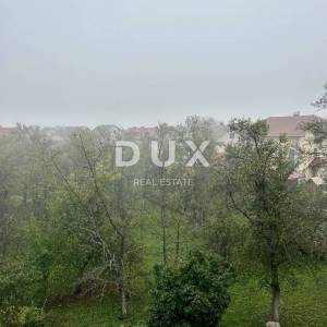 OTOČAC - Kuća s prostranom okućnicom i 2 gradilišta