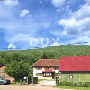 OTOČAC, SINAC - Kamena kuća s prostranim dvorištem 