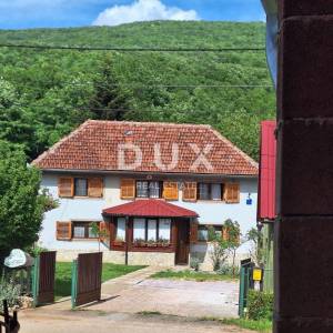 OTOČAC, SINAC - Kamena kuća s prostranim dvorištem 