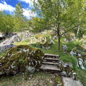 OTOČAC, SINAC - Kuća na izuzetnoj lokaciji