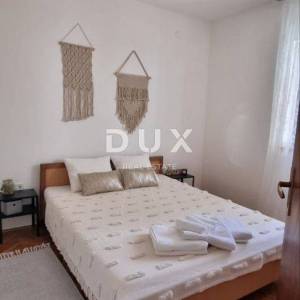 OTOG PAG, MANDRE - 2-sobni apartman na odličnoj lokaciji