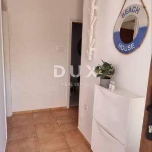 OTOG PAG, MANDRE - 2-sobni apartman na odličnoj lokaciji