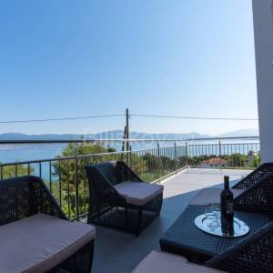 Otok Čiovo, Slatine, dvije kuće drugi red od mora, prodaja