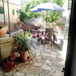 OTOK CRES, BELI - Prekrasna samostojeća kuća na odličnoj lokaciji