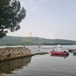 Otok Cres, Cres - centar, luksuzni stan 1. red do mora