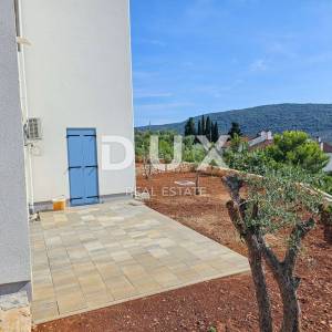 OTOK CRES, CRES - Stan s vrtom, parkingom i pogledom na more