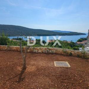 OTOK CRES, CRES - Stan s vrtom, parkingom i pogledom na more