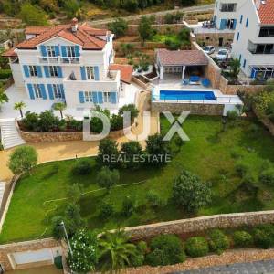 OTOK CRES, GRAD CRES - Jedinstvena vila s bazenom