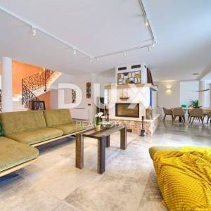 OTOK CRES, GRAD CRES - Jedinstvena vila s bazenom