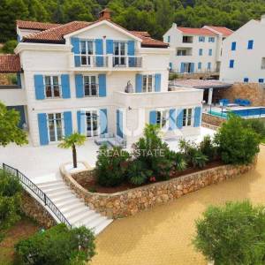 OTOK CRES, GRAD CRES - Jedinstvena vila s bazenom