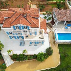 OTOK CRES, GRAD CRES - Jedinstvena vila s bazenom
