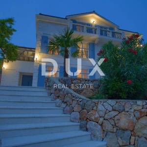 OTOK CRES, GRAD CRES - Jedinstvena vila s bazenom