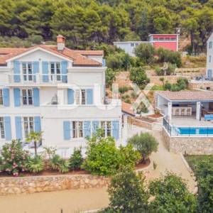 OTOK CRES, GRAD CRES - Jedinstvena vila s bazenom