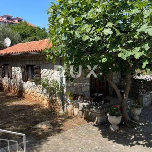 OTOK CRES GRAD CRES, obiteljsko imanje na jedinstvenoj lokaciji