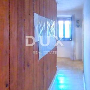 OTOK CRES, GRAD CRES - STAN U SRCU CRESA – SAVRŠENA LOKACIJA BLIZU MORA!