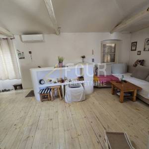 Otok Cres, grad Cres, stan 70m od rive!