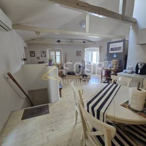 Otok Cres, grad Cres, stan 70m od rive!