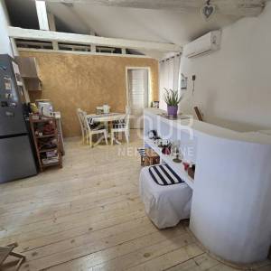 Otok Cres, grad Cres, stan 70m od rive!