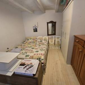 Otok Cres, grad Cres, stan 70m od rive!