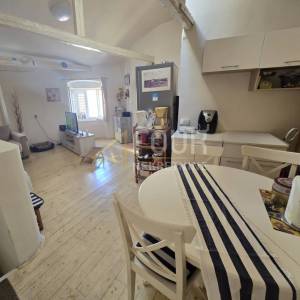 Otok Cres, grad Cres, stan 70m od rive!