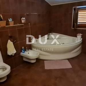 OTOK CRES - Kuća sa velikim potencijalom 200m do mora