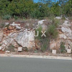 OTOK CRES - malo poljoprivredno zemljište za investiciju