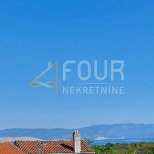 Otok Cres, Orlec, kuća u nizu s konobom, terasom i vrtom