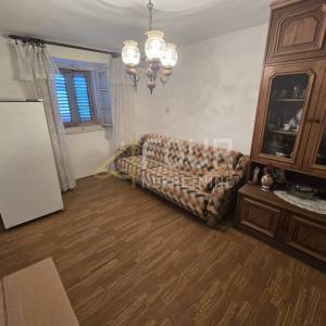 Otok Cres, Orlec, kuća u nizu s konobom, terasom i vrtom
