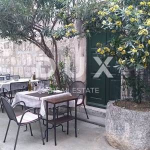 OTOK CRES - stambeno-poslovni objekt u staroj jezgri