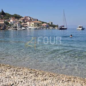 Otok Cres, Valun, kuća s 2 stana, 180m2
