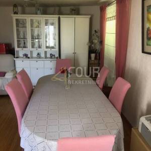 Otok Cres, Valun, kuća s 2 stana, 180m2