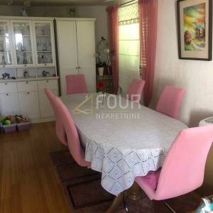 Otok Cres, Valun, kuća s 2 stana, 180m2