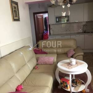Otok Cres, Valun, kuća s 2 stana, 180m2