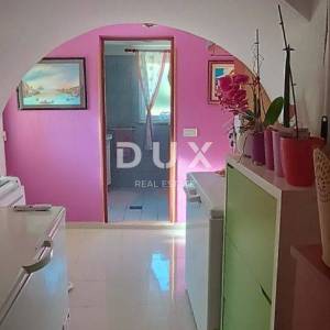 OTOK CRES, VALUN – Kuća sa dva stana u blizini mora – idealna za život i/ili turizam! 