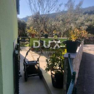 OTOK CRES, VALUN – Kuća sa dva stana u blizini mora – idealna za život i/ili turizam! 