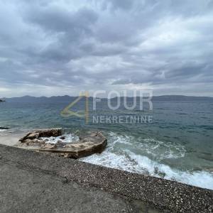 Otok Iž, kuća 1. red do mora