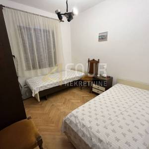 Otok Iž, kuća 1. red do mora