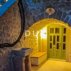 OTOK IŽ, VELI IŽ- Renovirana kuća 70m od mora!