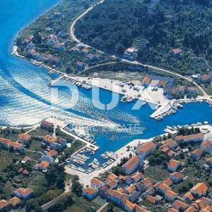 OTOK IŽ, VELI IŽ- Renovirana kuća 70m od mora!