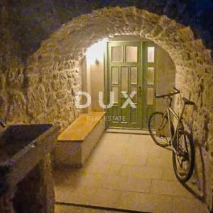 OTOK IŽ, VELI IŽ- Renovirana kuća 70m od mora!